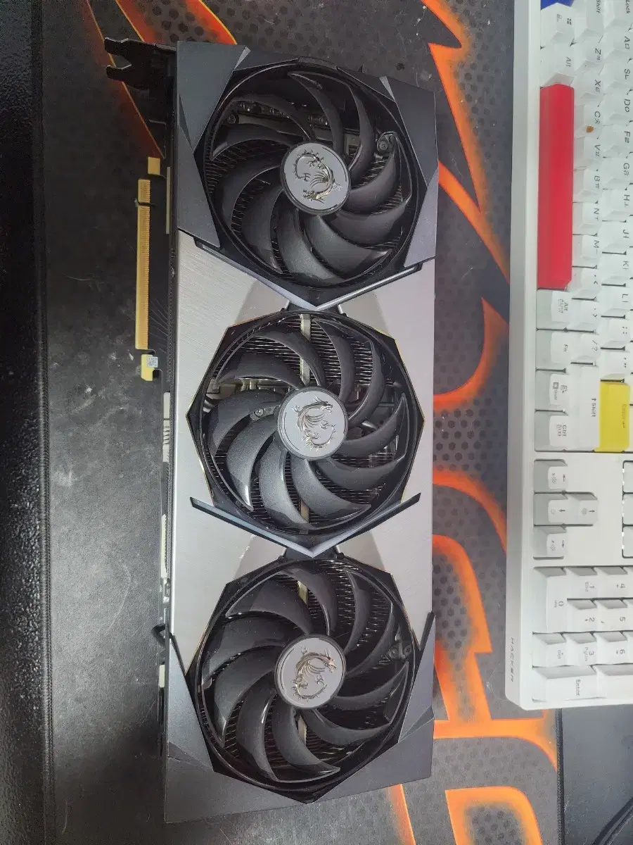 RTX3090 슈프림팝니다.